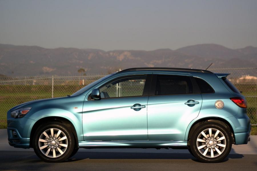  Mitsubishi Outlander Sport SE AWC 2011 года  (фото 15 из 48)